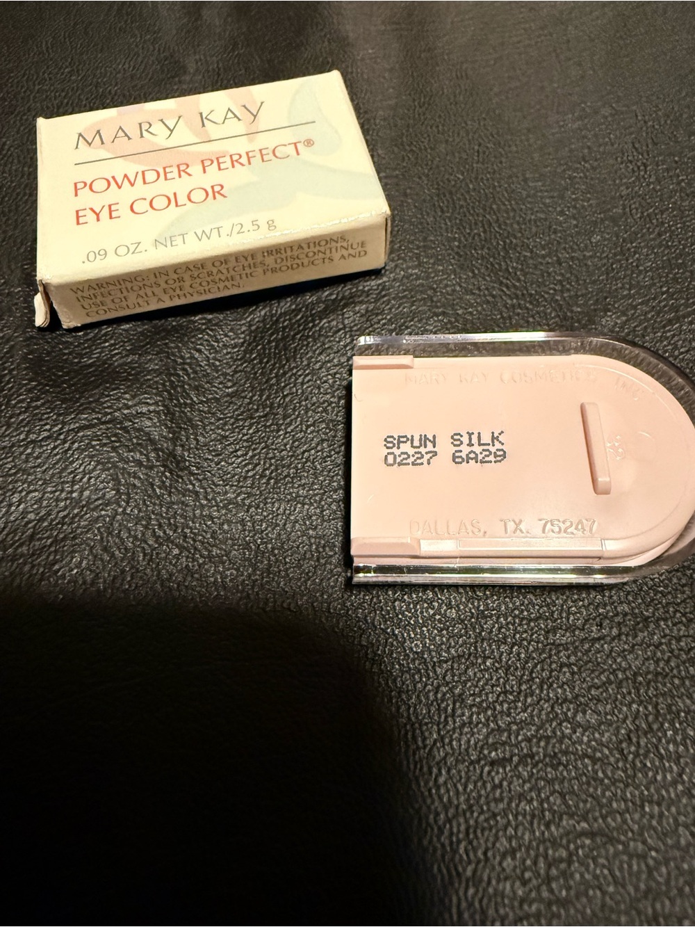 Spun Silk Mary Kay Powder Perfect Eye Color - Picture 2 of 2